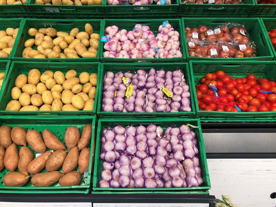 Verduras en un supermercado.