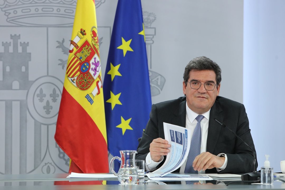 El ministro de Inclusión, Seguridad Social y Migraciones, José Luis Escrivá interviene durante la rueda de prensa posterior al Consejo de Ministros, en el Complejo de la Moncloa, en Madrid (España), a 2 de febrero de 2021. 