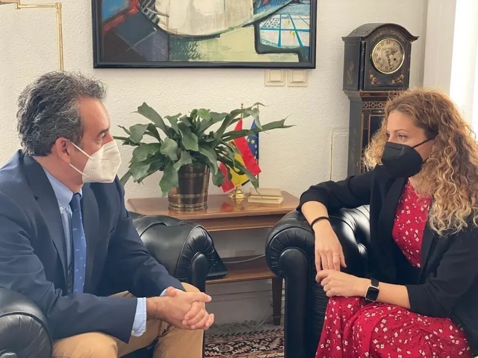 El presidente del Puerto de Santander  la delegada del Gobierno en Cantabria