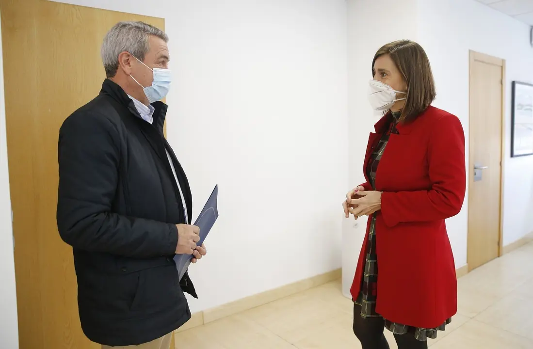 La Consejera De Presidencia, Interior, Justicia Y Acci&oacute;n Exterior, Paula Fern&aacute;ndez Via&ntilde;a, Recibe Al Alcalde De Polaciones, Vicente G&oacute;mez.16 Feb 20