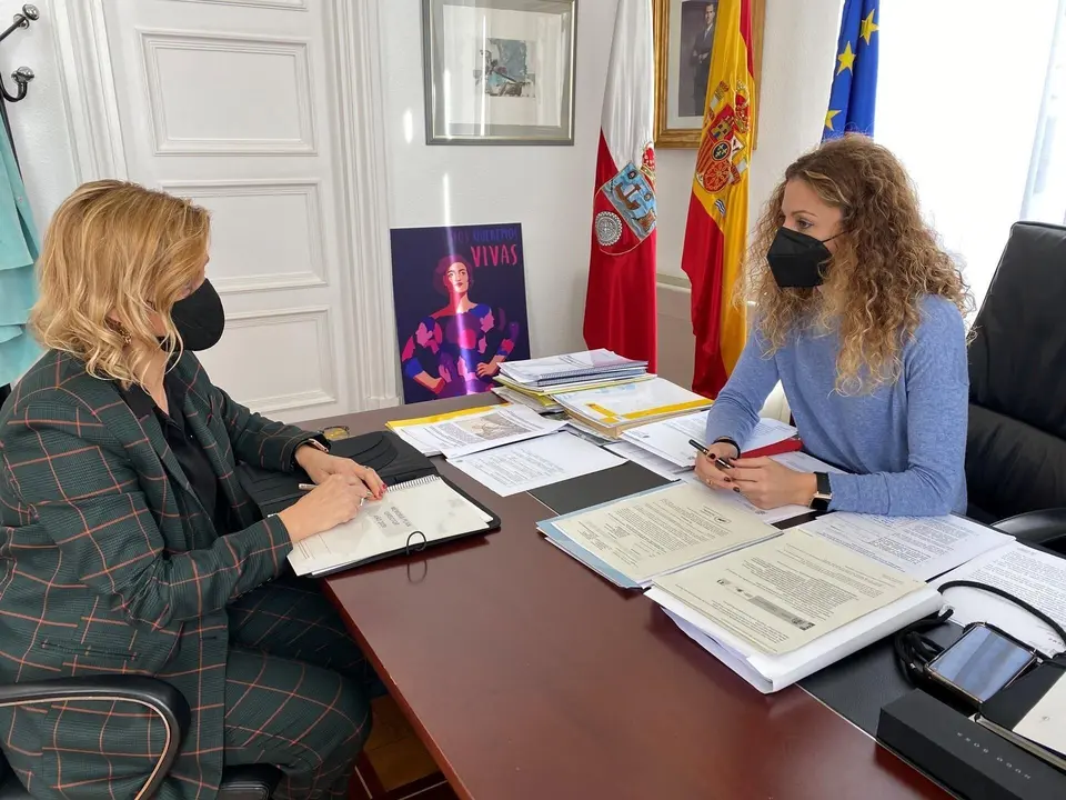 La delegada del Gobierno, Ainoa Qui&ntilde;ones, con la directora de Alta Inspecci&oacute;n
