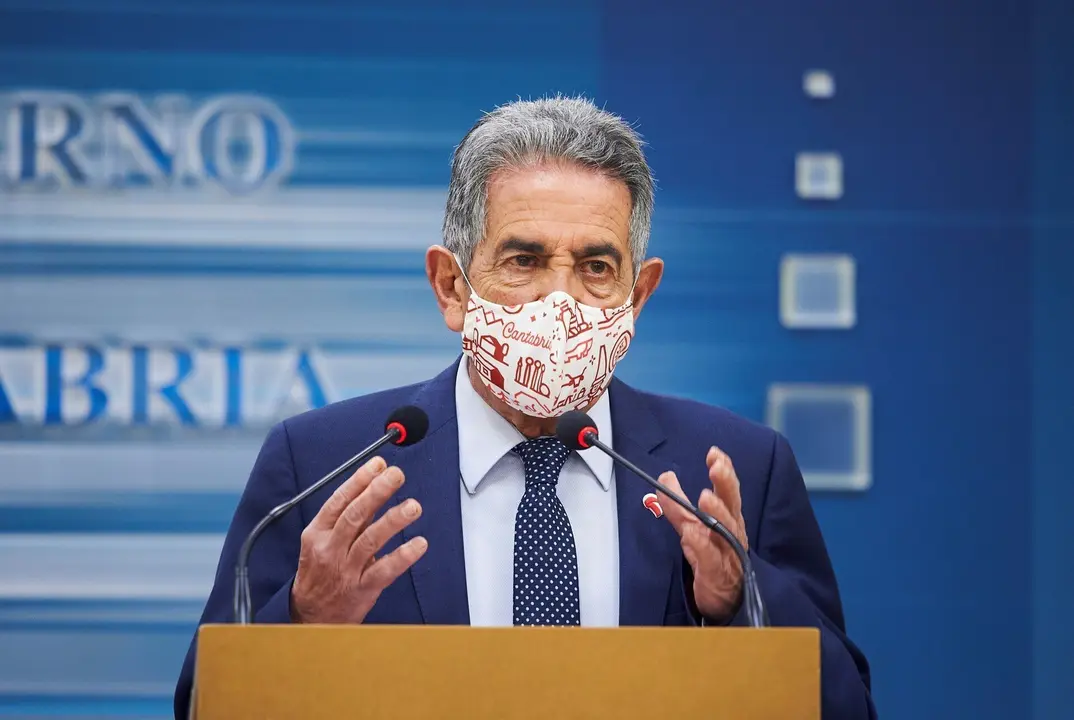 Archivo - Revilla informa del 'Plan de Navidad' frente al Covid en Cantabria