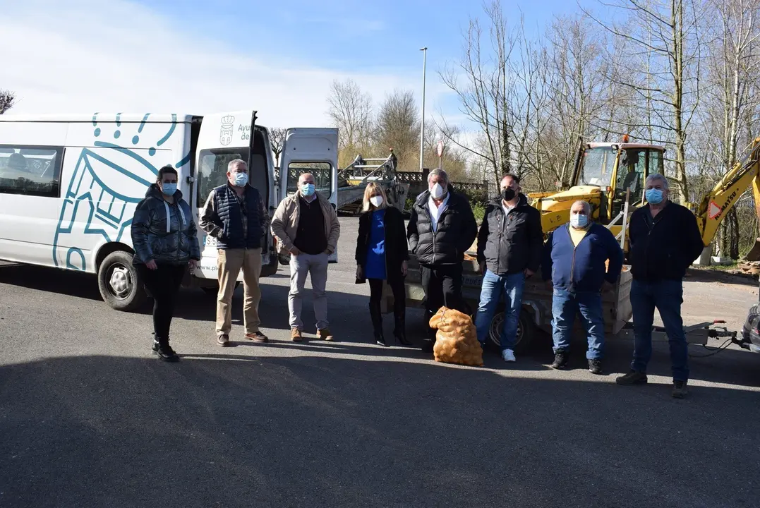 Agricultores de Valderredible donan una tonelada de patatas al Ayuntamiento de Pi&eacute;lagos
