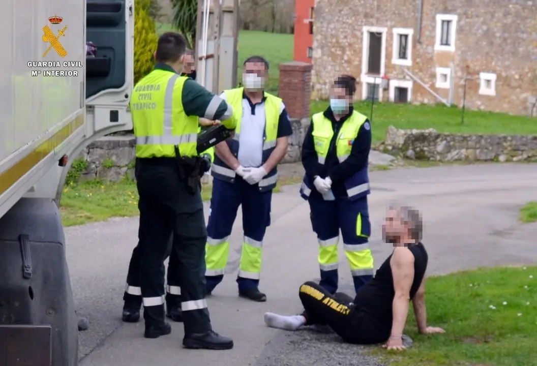 Rdo. Nota De Prensa Guardia Civil (Detenido Un Camionero Por Conducci&oacute;n Temeraria, Colisionando Contra Un Veh&iacute;culo Estacionado)