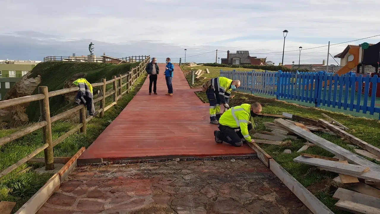 Suances inicia las obras de mejora del entorno del faro y del mirador de Los Locos