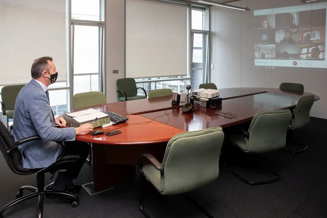 El consejero de Medio Ambiente, Guillermo Blanco, en la videoconferencia