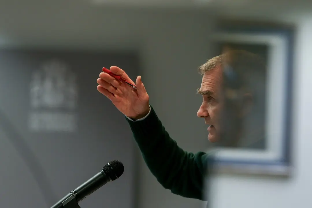 El director del Centro de Coordinaci&oacute;n de Alertas y Emergencias Sanitarias (CCAES), Fernando Sim&oacute;n, interviene durante una rueda de prensa convocada ante los medios de comunicaci&oacute;n en el Ministerio de Sanidad para informar sobre la evoluci&oacute;n del coronavir