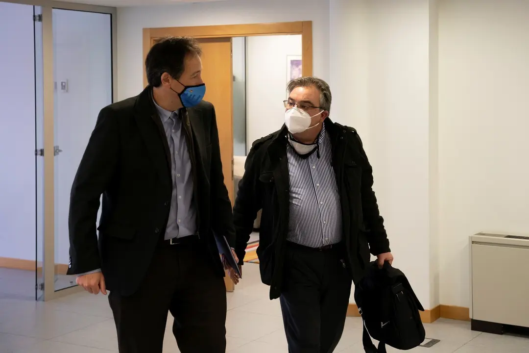 El Consejero De Obras P&uacute;blicas, Ordenaci&oacute;n Del Territorio Y Urbanismo, Jos&eacute; Luis Gochicoa, Recibe Al Alcalde De Noja, Miguel &Aacute;ngel Ruiz