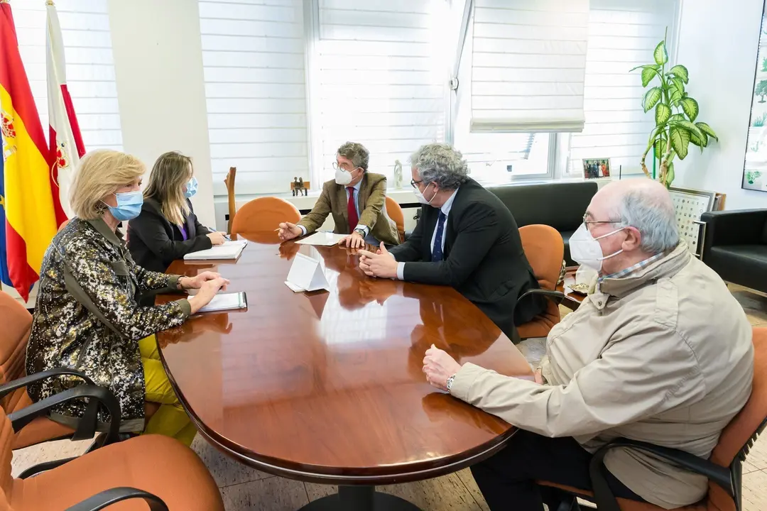 La consejera de Educaci&oacute;n y Formaci&oacute;n Profesional, Marina Lomb&oacute;, se re&uacute;ne con Uni&oacute;n Profesional Cantabria