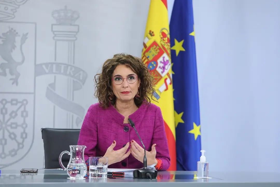 La portavoz del Gobierno y ministra de Hacienda, Mar&iacute;a Jes&uacute;s Montero comparece en rueda de prensa posterior al Consejo de Ministros celebrado en Moncloa, en Madrid (Espa&ntilde;a), a 16 de febrero de 2021.