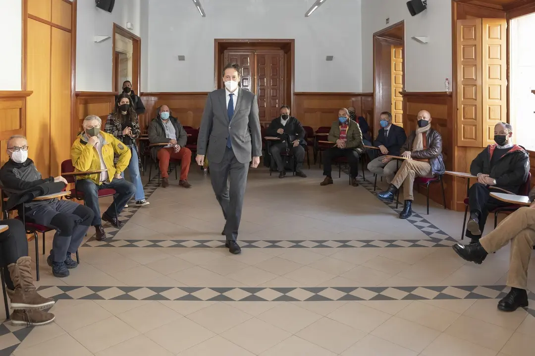 El Consejero De Obras P&uacute;blicas, Ordenaci&oacute;n Del Territorio Y Urbanismo, Jos&eacute; Luis Gochicoa, Se Re&uacute;ne Con Los Alcaldes De Reinosa, Campoo De Enmedio Y La Hermandad De Campoo De Suso Y Con Los Colectivos Afectados Por Las Inundaciones.