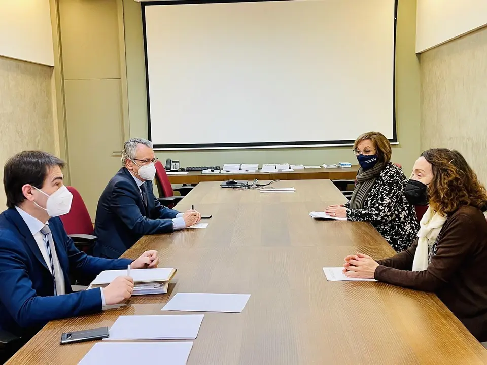 Reuni&oacute;n entre Ayuntamiento de Laredo y CHC