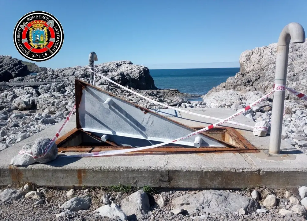 Colector aguas residuales donde cay&oacute; un joven, en la Virgen del Mar