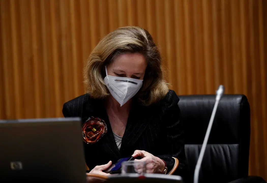 La vicepresidenta de Asuntos Econ&oacute;micos, Nadia Calvi&ntilde;o, en una comisi&oacute;n del Congreso