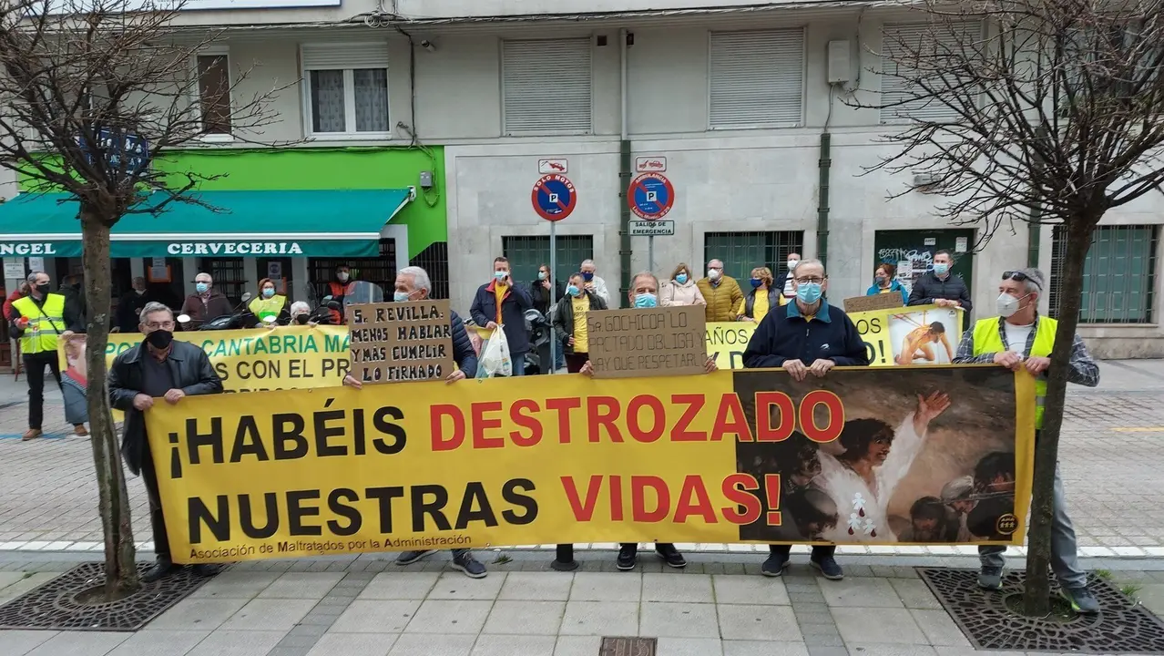 Grupo de los jueves de AMA ante el Gobierno