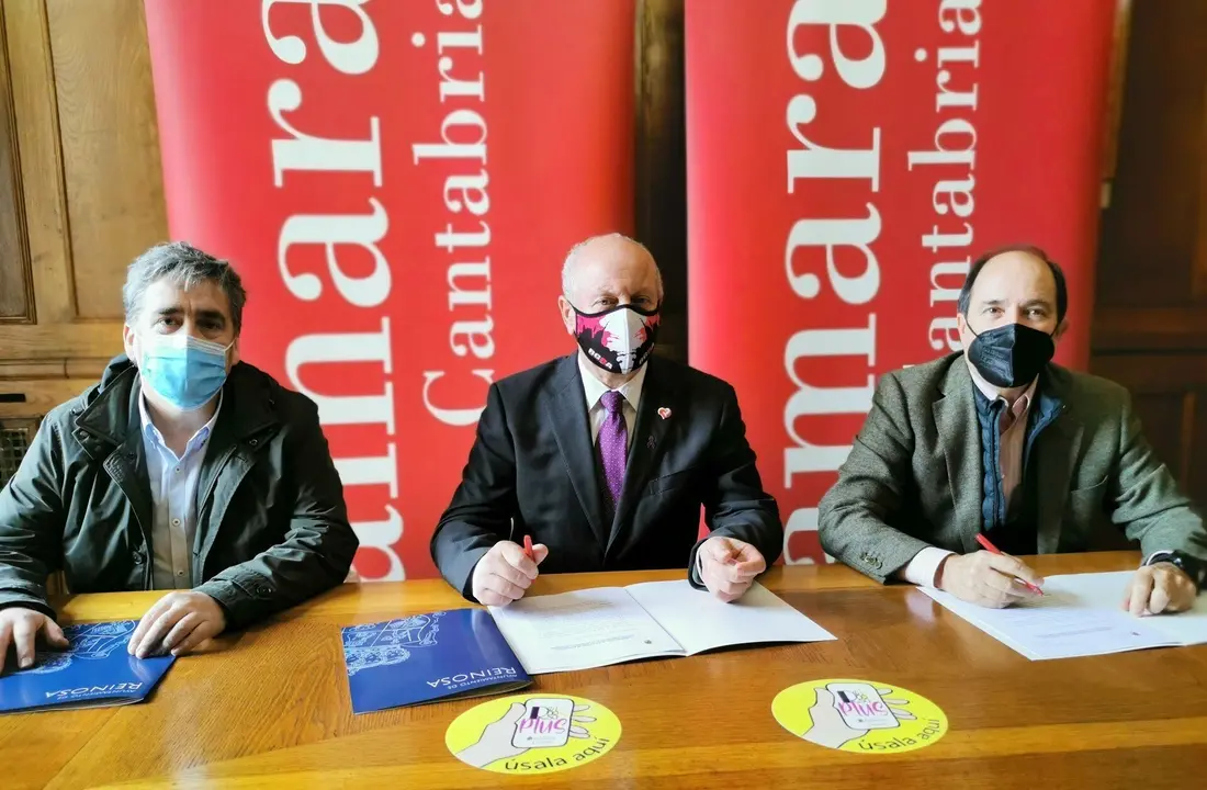 Firma convenio 'Reinosa Plus'.- Archivo