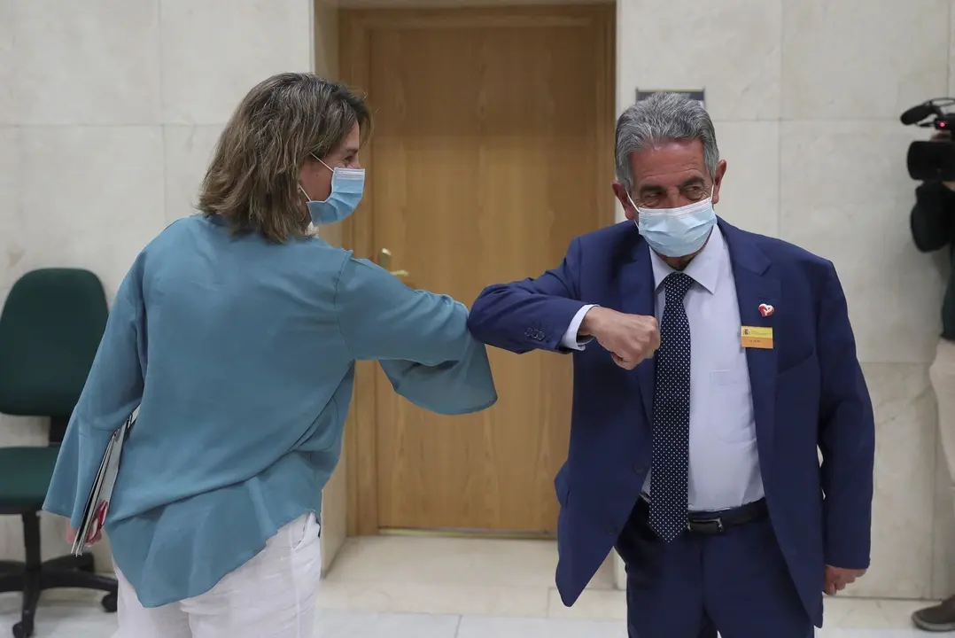 Archivo - El presidente de Cantabria Miguel &Aacute;ngel Revilla y la ministra Teresa Ribera