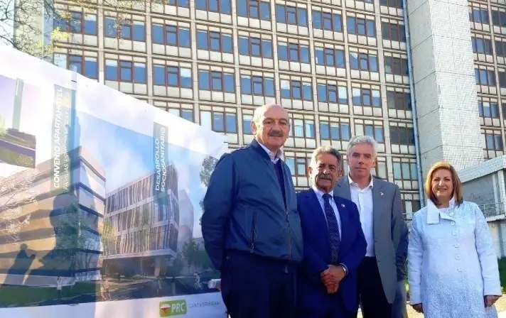 Archivo - Presentaci&oacute;n del proyecto del PRC para el &aacute;rea que ocupa la antigua Residencia Cantabria durante la campa&ntilde;a electoral