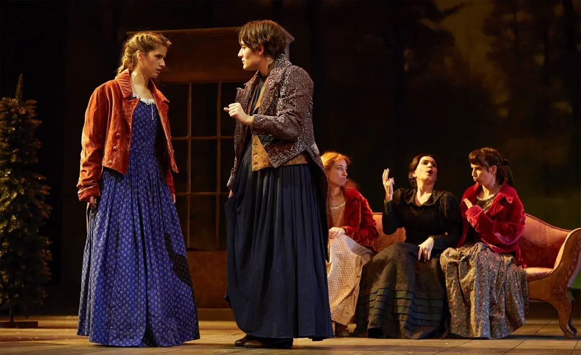 Archivo - Imagen de la obra 'En palabras de Jo... Mujercitas', que se representa este fin de semana en el Palacio de Festivales