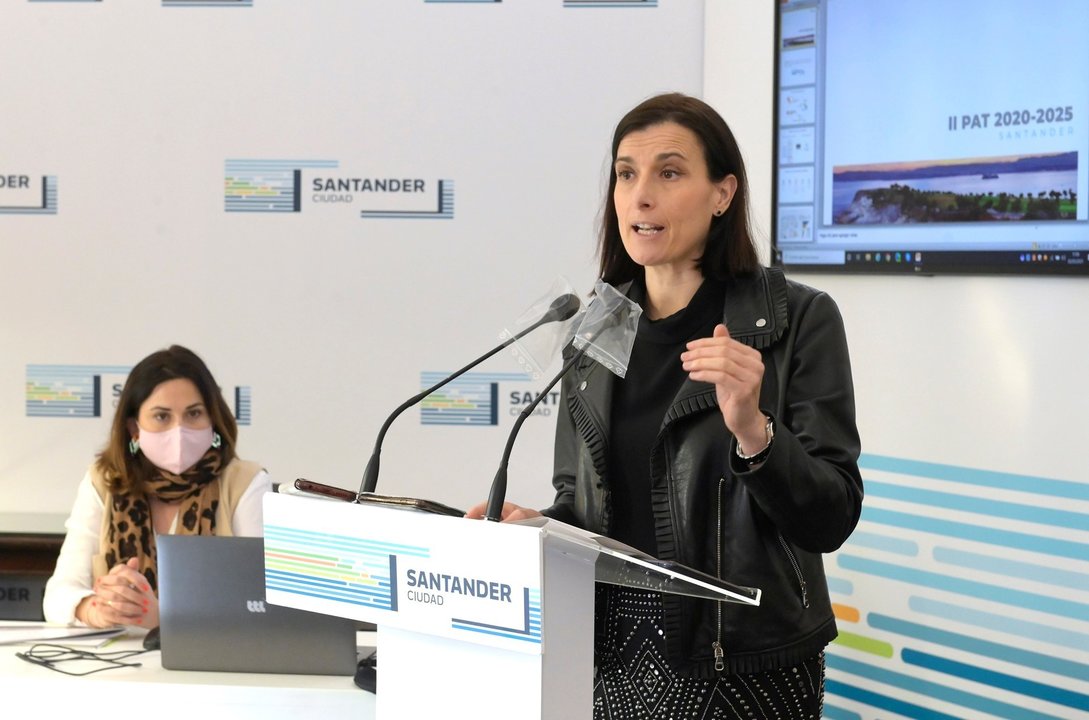 La alcaldesa, Gema Igual, y la concejala de Turismo , Miriam Díaz, en la presentación del Plan Turistico 2020-25