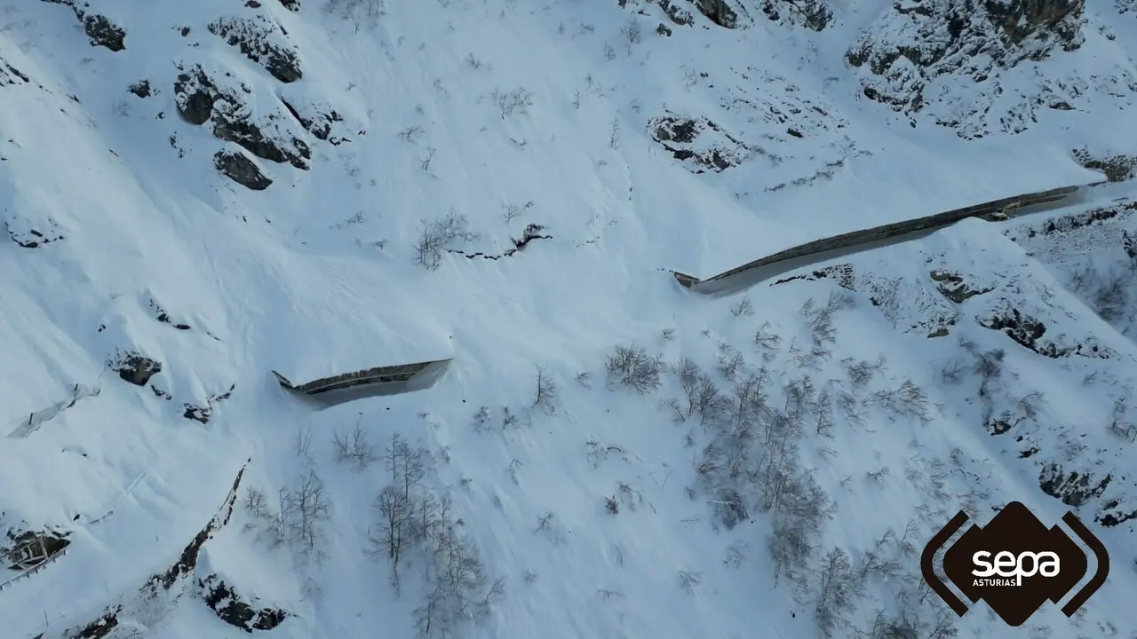 Archivo - Operativo del SEPA en la b&uacute;squeda del trabajador arrastrado por un alud en Aller