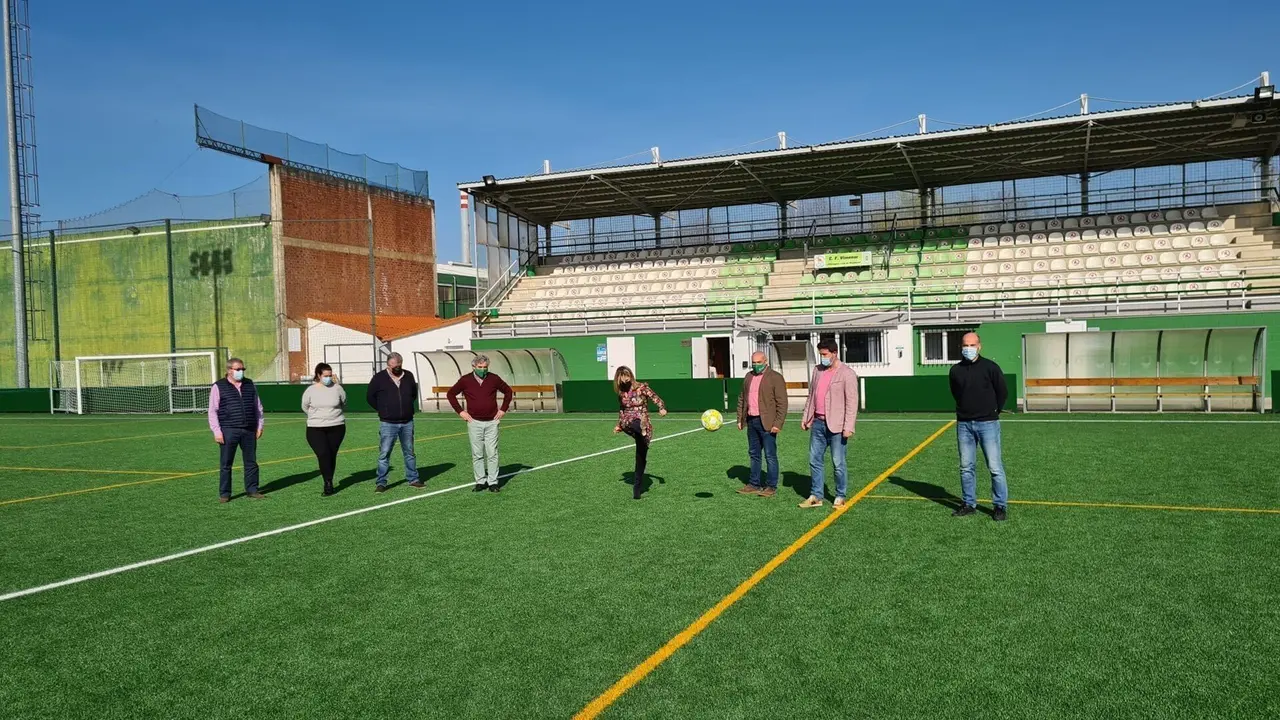 Sustituci&oacute;n del c&eacute;sped artificial del campo de f&uacute;tbol Vimenor