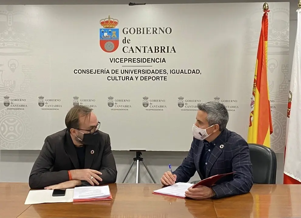 El portavoz del PSOE en el Ayutamiento de Reinosa, Sergio Balbont&iacute;n, y el vicepresidente de Cantabria, Pablo Zuloaga