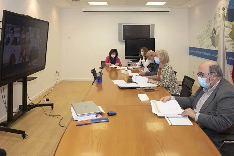 16:00 horas. Consejer&iacute;a de Educaci&oacute;n y Formaci&oacute;n Profesional (8&ordf; planta)
La consejera de Educaci&oacute;n y Formaci&oacute;n Profesional, Marina Lomb&oacute;, participa en la reuni&oacute;n telem&aacute;tica de la Junta de Personal Docente.
