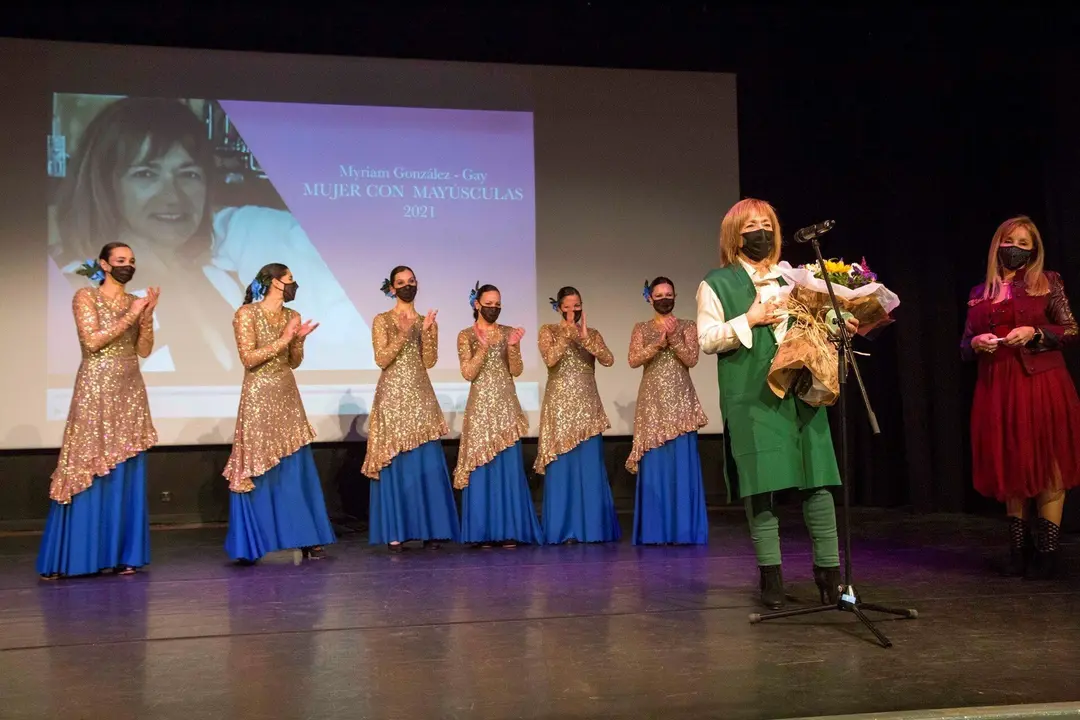 Entrega del premio 'Mujer con may&uacute;sculas 2021' a la bailarina Myriam Gonz&aacute;lez-Gay
