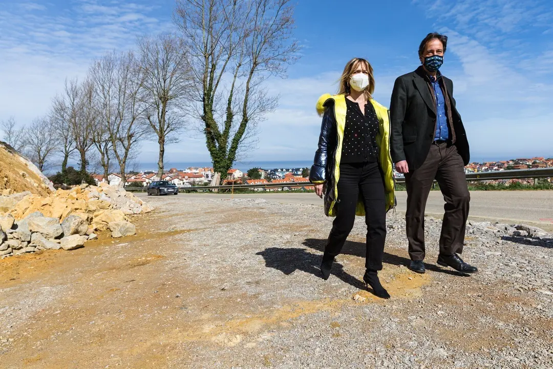 El Consejero De Obras P&uacute;blicas, Ordenaci&oacute;n Del Territorio Y Urbanismo, Jos&eacute; Luis Gochicoa, Visita Los Trabajos Que Se Est&aacute;n Llevando A Cabo En La CA-231, Mortera-Liencres