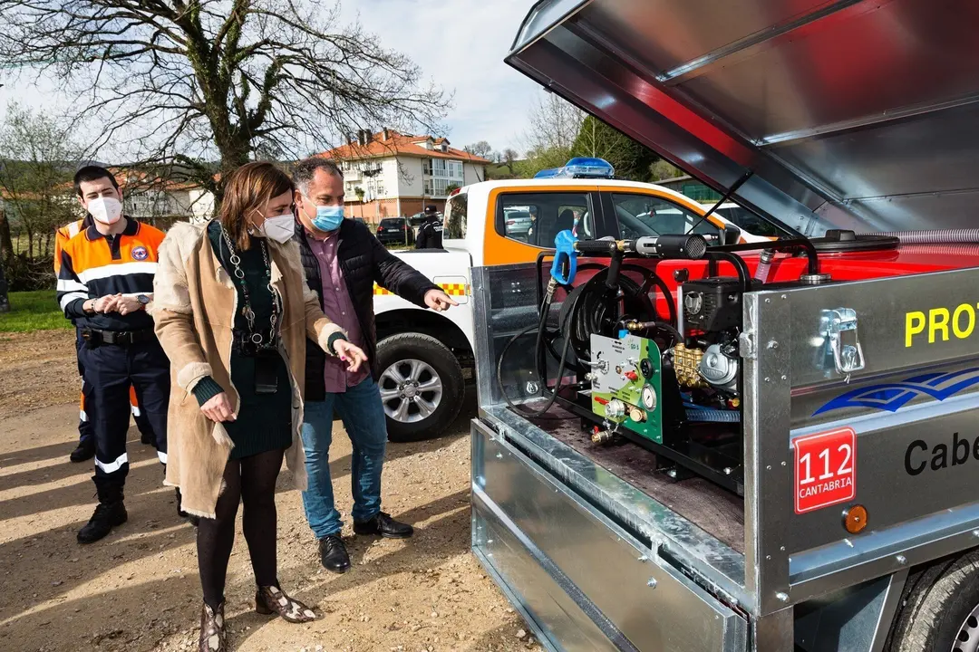 La consejera de Presidencia, Paula Fern&aacute;ndez, visita las inversiones realizadas por su departamento en Cabez&oacute;n de la Sal