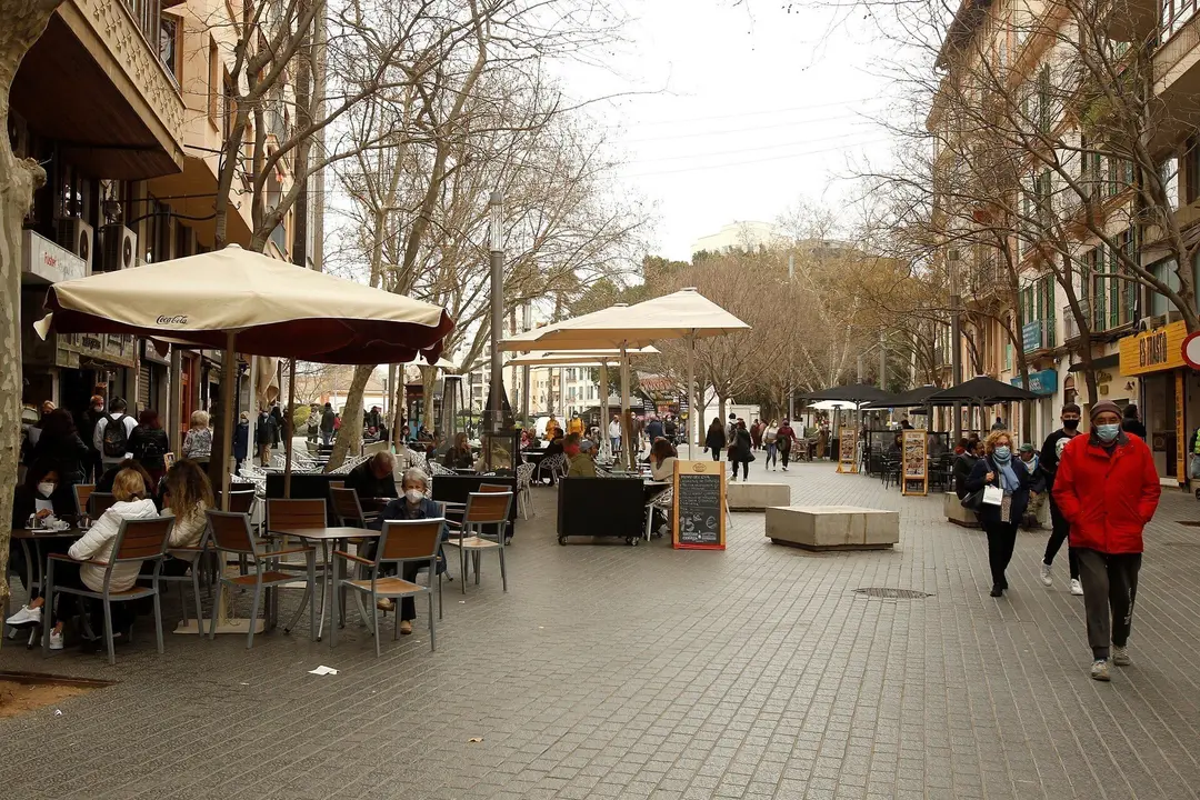 La terraza de un bar en Palma, Mallorca, Islas Baleares (Espa&ntilde;a).