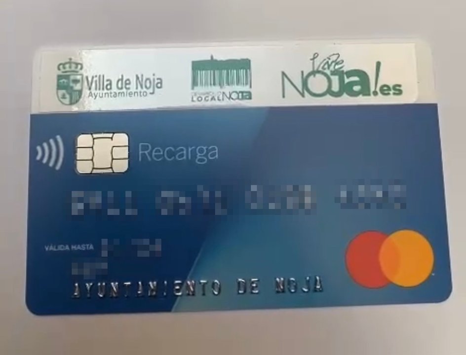 Archivo - Noja entrega más de 300 tarjetas prepago a recargar con 200 euros para ayudar al comercio local