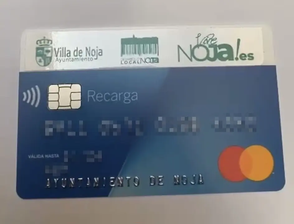 Archivo - Noja entrega m&aacute;s de 300 tarjetas prepago a recargar con 200 euros para ayudar al comercio local