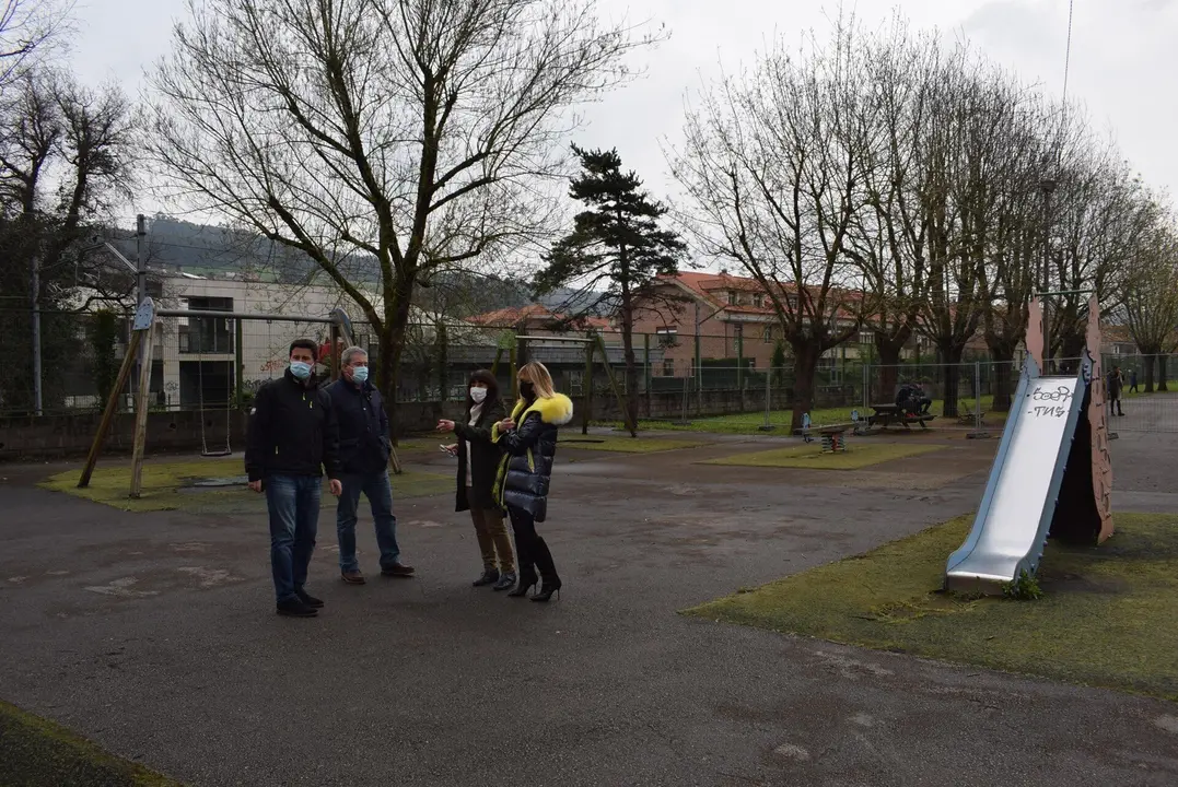 Visita de la alcaldesa de Pi&eacute;lagos al colegio Virgen de Valencia