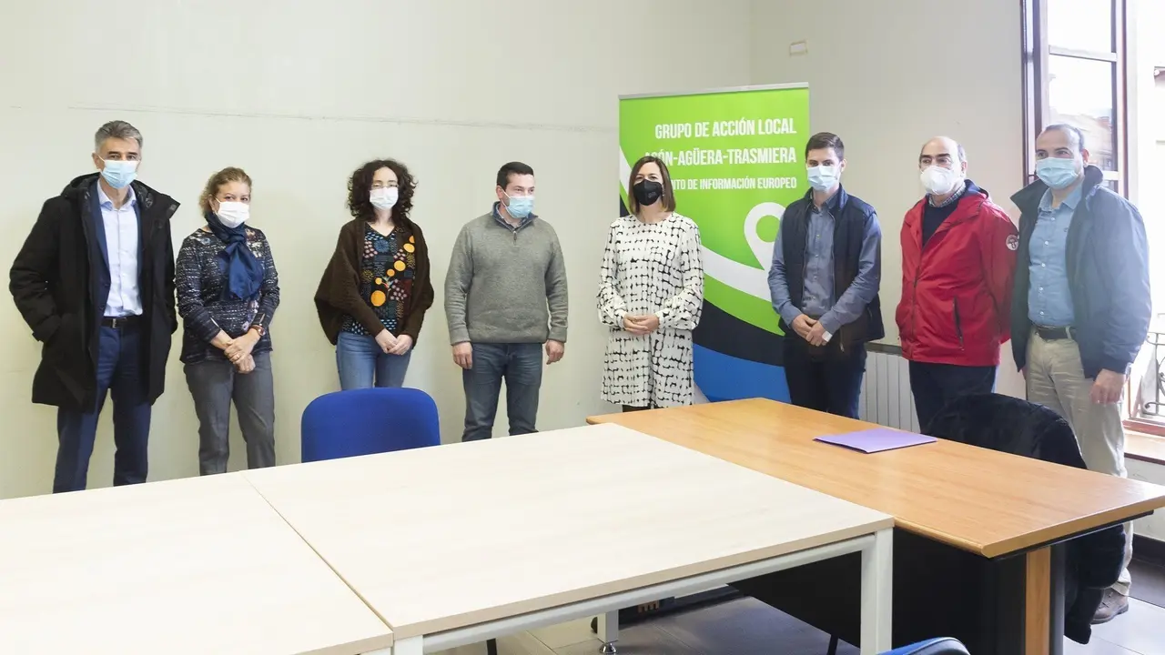 11:00 Horas. Paseo Bar&oacute;n De Adzaneta, 8, Ramales De La Victoriala Consejera De Econom&iacute;a Y Hacienda, Mar&iacute;a S&aacute;nchez, Visita El Punto De Informaci&oacute;n De Proyectos Europeos  Situado En El Gal As&oacute;n-Ag&uuml;era-Trasmiera.12 De Marzo 2021Fotograf&iacute;a: Silvia Bouzo