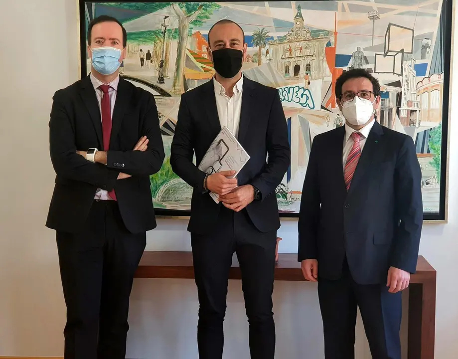 Reuni&oacute;n entre los representantes de Highview Power y el alcalde de Torrelavega