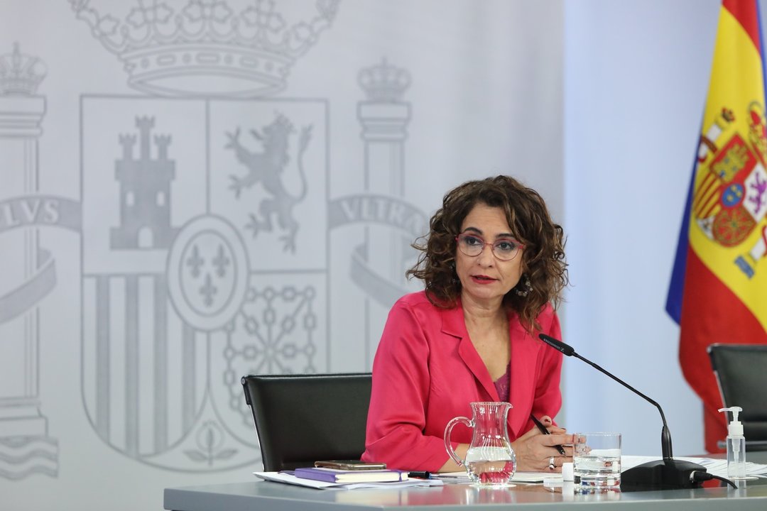 La ministra portavoz y ministra de Hacienda, María Jesús Montero, ayer en la rueda de prensa del Consejo de Ministros.