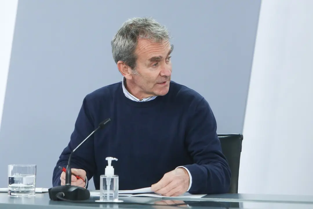 El director del Centro de Coordinaci&oacute;n de Alertas y Emergencias Sanitarias (CCAES), Fernando Sim&oacute;n, durante una rueda de prensa sobre el seguimiento de la pandemia por COVID-19, en el Complejo de Moncloa, en Madrid (Espa&ntilde;a), a 15 de marzo de 2021. Esta ru