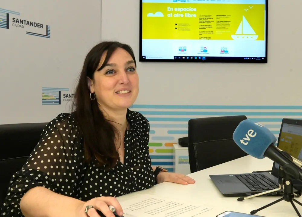 La concejala Noem&iacute; M&eacute;ndez presnetando la nueva web sobre salud