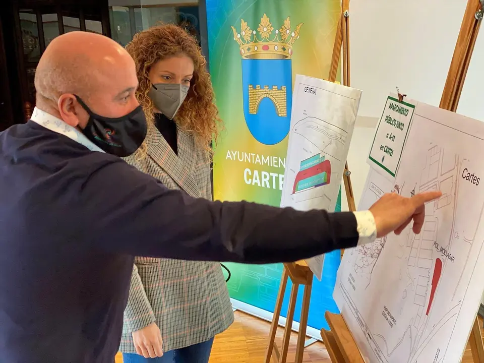 La delegada del Gobierno en Cantabria, Ainoa Qui&ntilde;ones, y el alcalde de Cartes, Agust&iacute;n Molleda