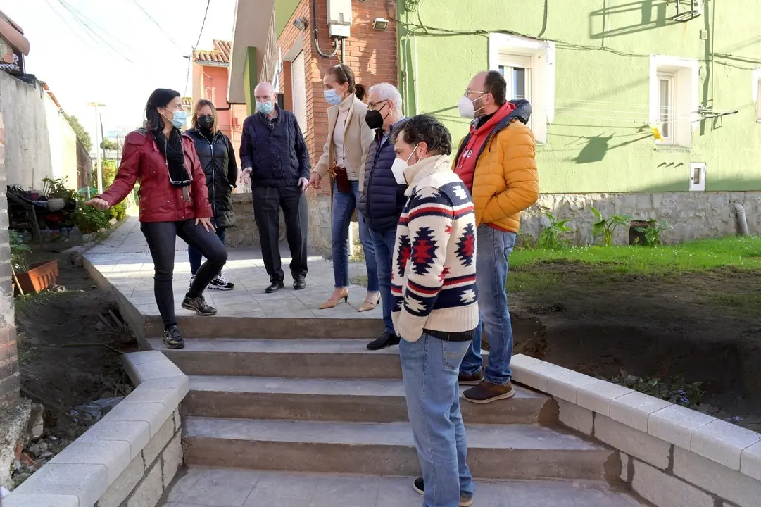 La alcaldesa de Santander, Gema Igual, y la concejala de Barrios y Participaci&oacute;n Ciudadana, Carmen Ruiz, visitan las obras del nuevo acceso entre Pronillo y la Bajada del Caleruco