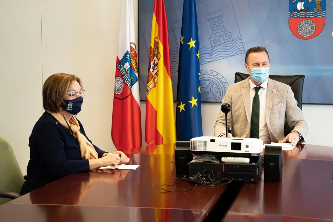 El Consejero De Desarrollo Rural, Ganader&iacute;a, Pesca, Alimentaci&oacute;n Y Medio Ambiente, Guillermo Blanco, Recibe A La Alcaldesa De Laredo, Rosario Losa