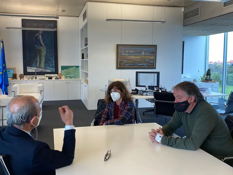 Reuni&oacute;n de la Federaci&oacute;n de Servicios de CCOO con el consejero Javier L&oacute;pez Marcano