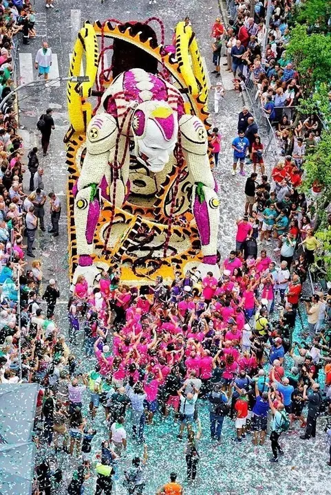 Archivo - Batalla de las Flores de Laredo. Archivo