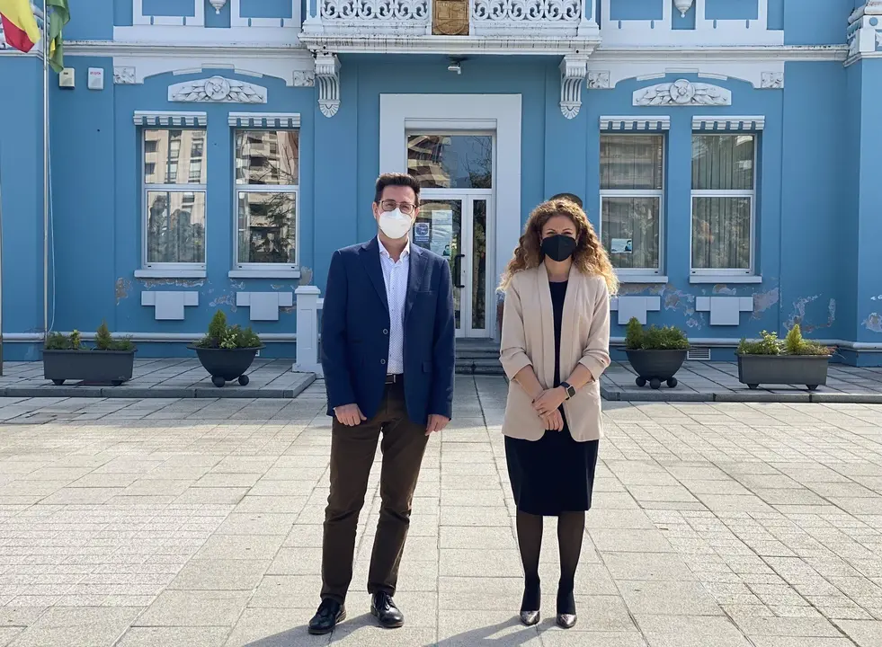 La delegada del Gobierno en Cantabria, Ainoa Qui&ntilde;ones, y el alcalde de Colindres, Javier Incera