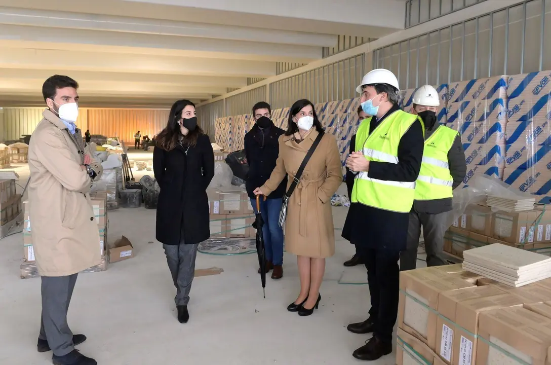 Alcaldesa y concejales de Santander visitan las obras del Lidl de La Albericia