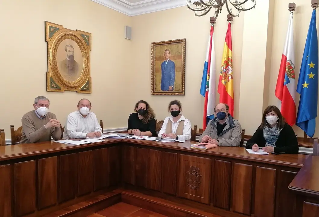 Reuni&oacute;n en Suances sobre la depuradora