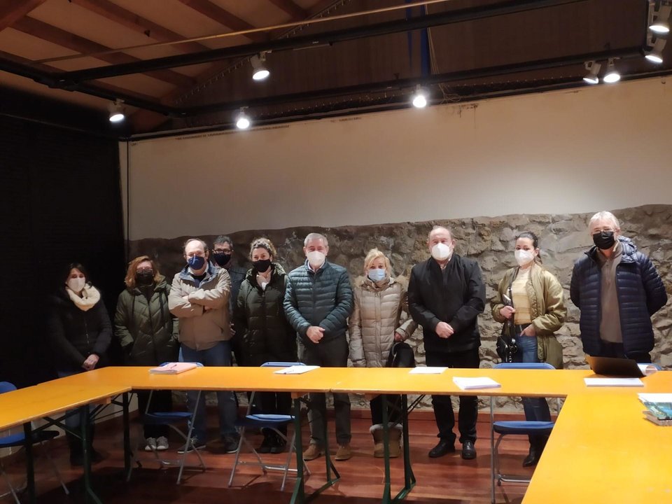 Mesa de Trabajo de políticos y agentes sociales contra la ubicación de la depuradora de Vuelta Ostrera en Cortiguera