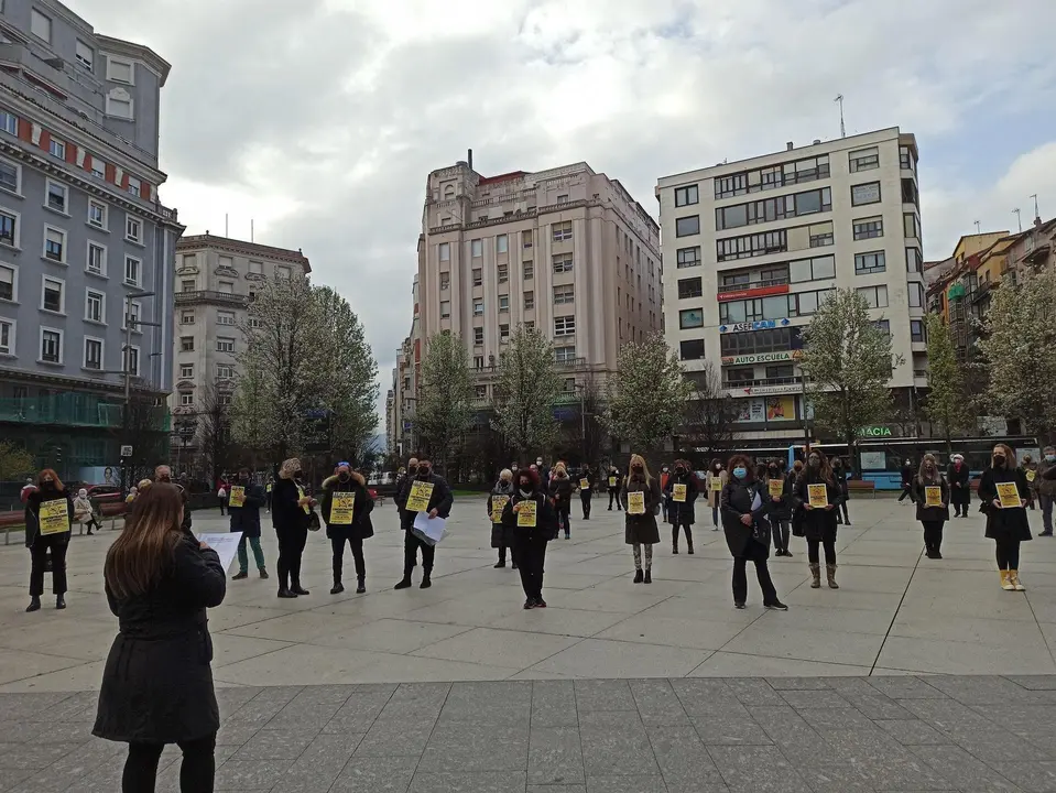 Concentraci&oacute;n del sector de la imagen personal en la plaza del Ayuntamietno de Santander